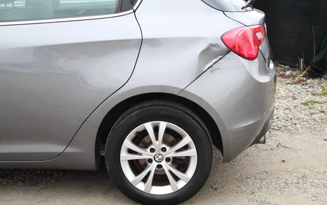 Alfa Romeo Giulietta cena 28900 przebieg: 143961, rok produkcji 2016 z Biała małe 379